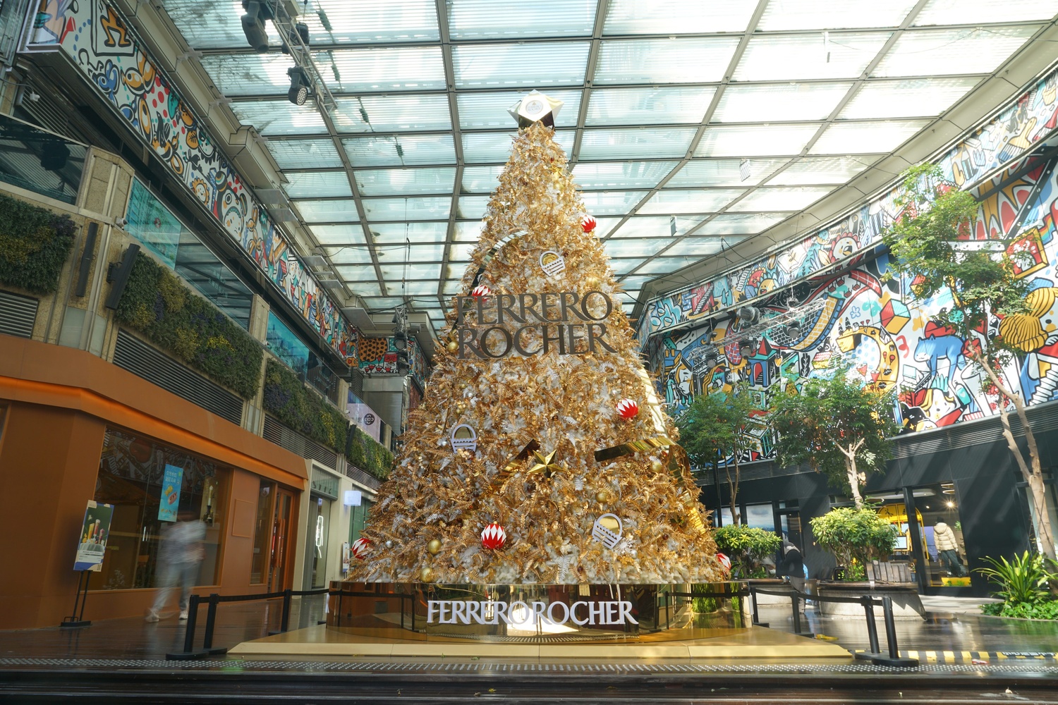 Anchored in the center of the Ferrero Rochers Golden Christmas Garden stands the towering Christmas tree over 7 meters tall